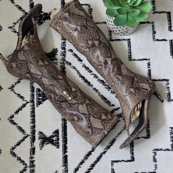 AZALEA WANG CECILE SNAKE SANDAL BOOTS- NEW! NEVER WORN! - Picture 3 of 7